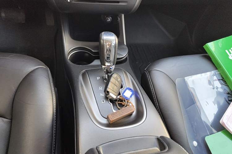 Used Dodge Journey 2016 2.4L Two-Wheel-Drive Touring Edition Gear Lever