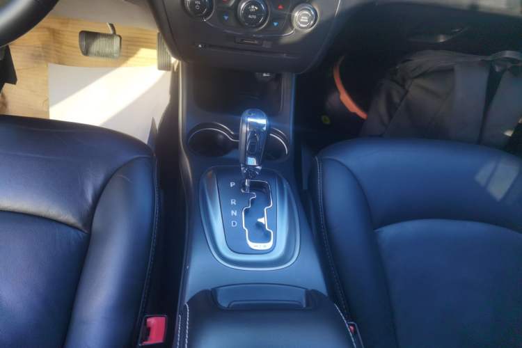 Used Dodge Journey 2016 2.4L Two-Wheel-Drive Touring Edition Gear Lever