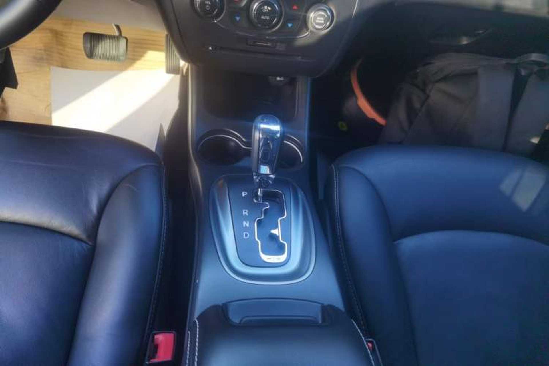 Used Dodge Journey 2016 2.4L Two-Wheel-Drive Touring Edition Gear Lever