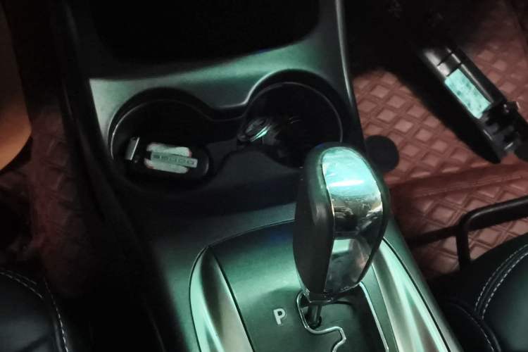 Used Dodge Journey 2016 2.4L Two-Wheel-Drive Touring Edition Gear Lever