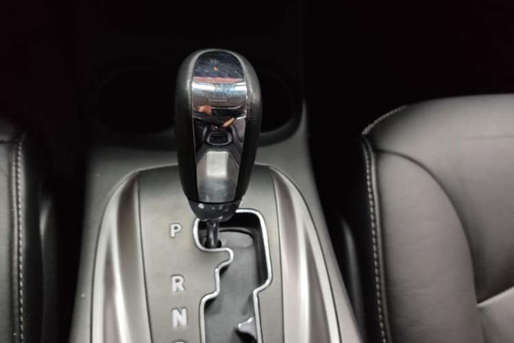 Used Dodge Journey 2016 2.4L Two-Wheel-Drive Touring Edition Gear Lever