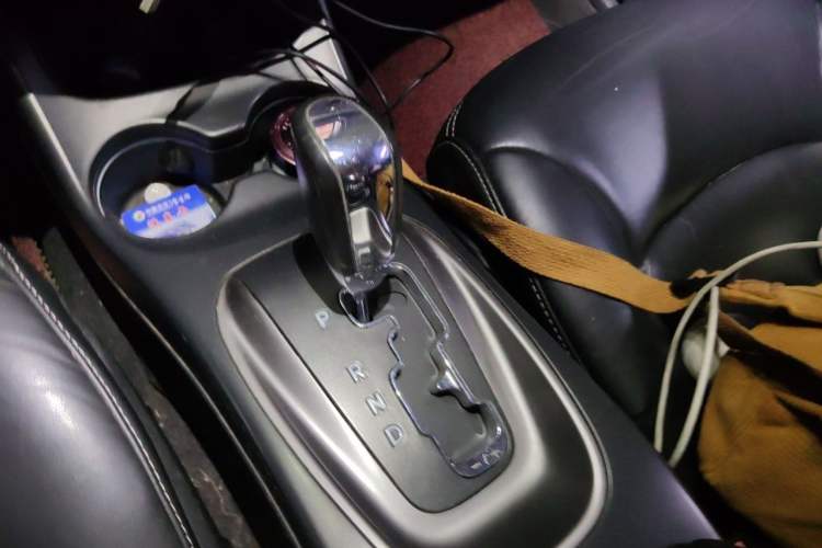 Used Dodge Journey 2016 2.4L Two-Wheel-Drive Touring Edition Gear Lever