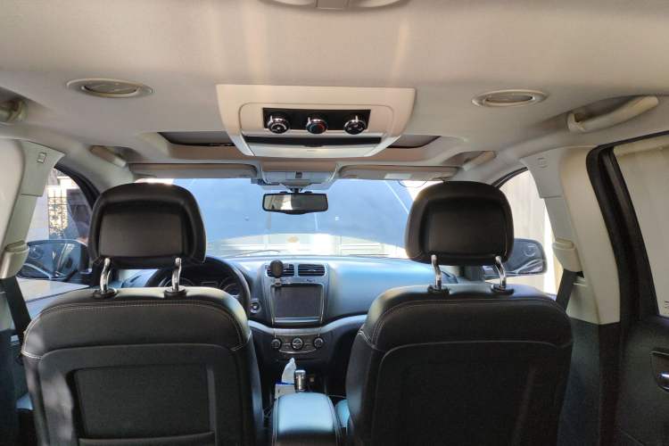 Used Dodge Journey 2016 2.0TD Four-Wheel Drive Touring Edition Headliner