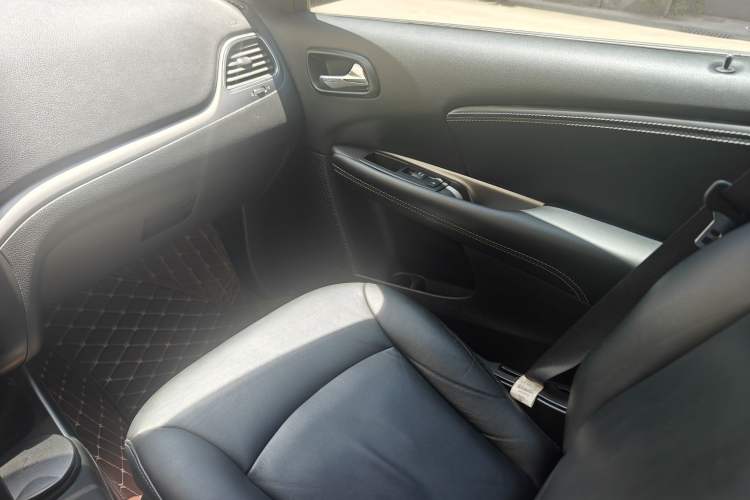 Used Dodge Journey 2016 2.4L Two-Wheel-Drive Touring Edition Interior 2