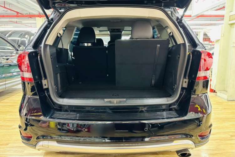 Used Dodge Journey 2016 2.4L Two-Wheel-Drive Touring Edition Interior 2
