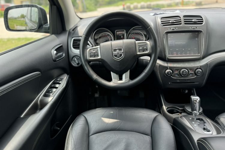Used Dodge Journey 2016 2.4L Two-Wheel-Drive Touring Edition Interior 4