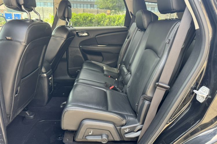 Used Dodge Journey 2016 2.4L Two-Wheel-Drive Touring Edition Interior 6