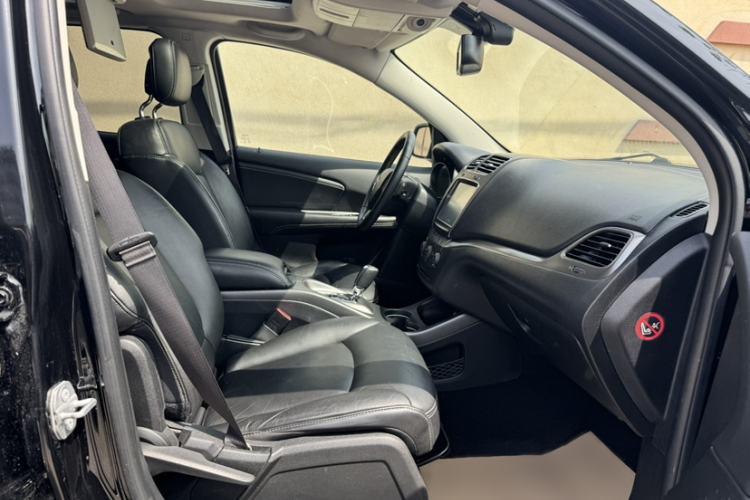 Used Dodge Journey 2016 2.4L Two-Wheel-Drive Touring Edition Interior 9