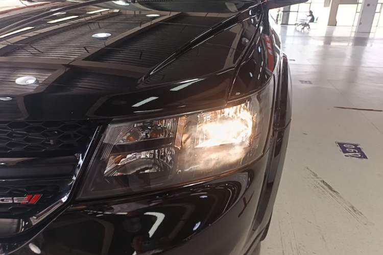 Used Dodge Journey 2016 2.4L Two-Wheel-Drive Touring Edition Left Front Headlight
