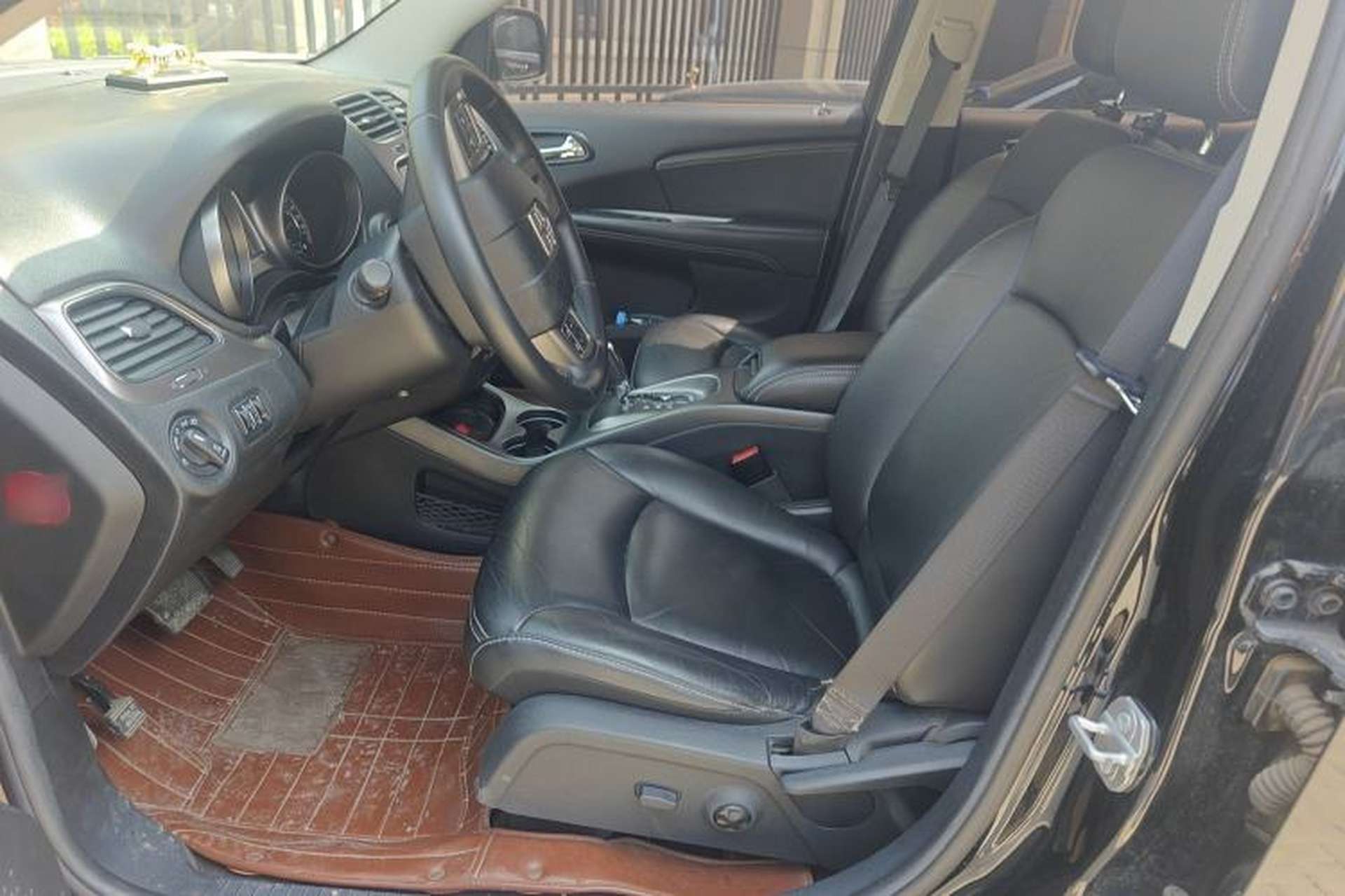Used Dodge Journey 2016 2.4L Two-Wheel-Drive Touring Edition Left Front Seat
