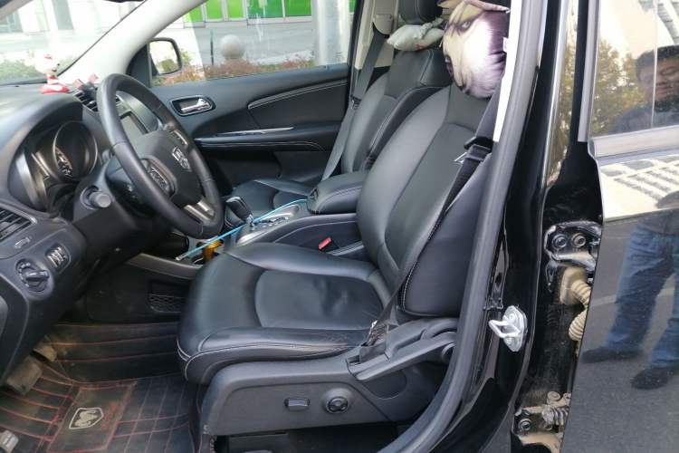 Used Dodge Journey 2016 2.4L Two-Wheel-Drive Touring Edition Left Front Seat