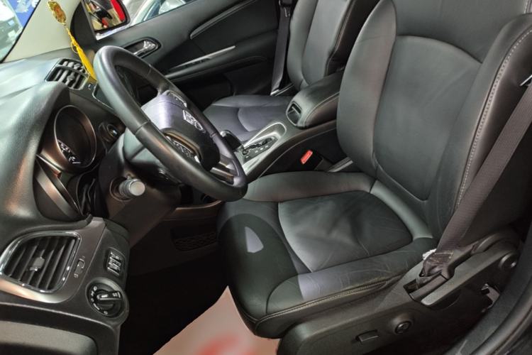 Used Dodge Journey 2016 2.4L Two-Wheel-Drive Touring Edition Left Front Seat