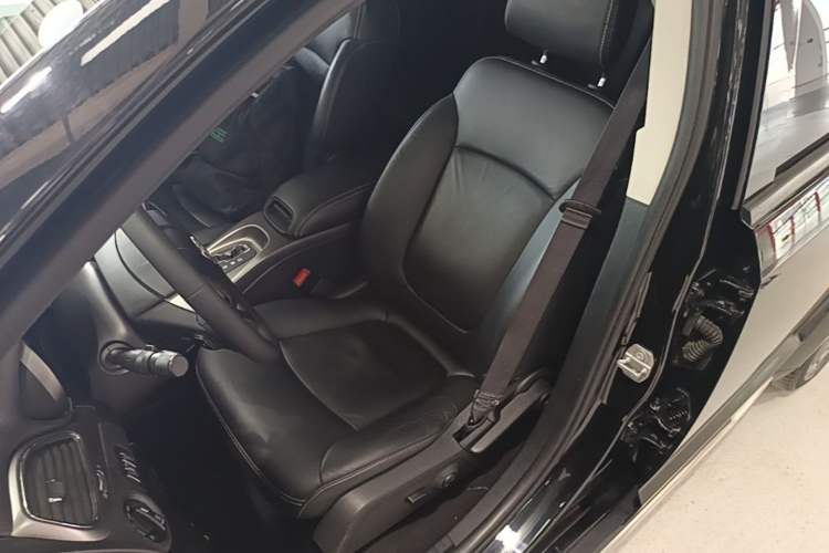 Used Dodge Journey 2016 2.4L Two-Wheel-Drive Touring Edition Left Front Seat
