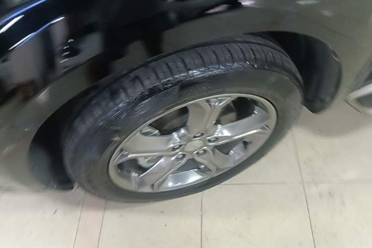 Used Dodge Journey 2016 2.4L Two-Wheel-Drive Touring Edition Left Front Wheel Hub