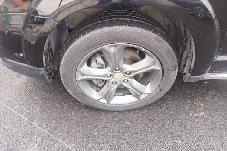 Used Dodge Journey 2016 2.4L Two-Wheel-Drive Touring Edition Left Front Wheel Hub