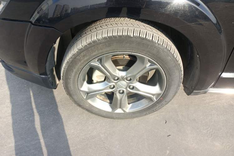 Used Dodge Journey 2016 2.4L Two-Wheel-Drive Touring Edition Left Front Wheel Hub