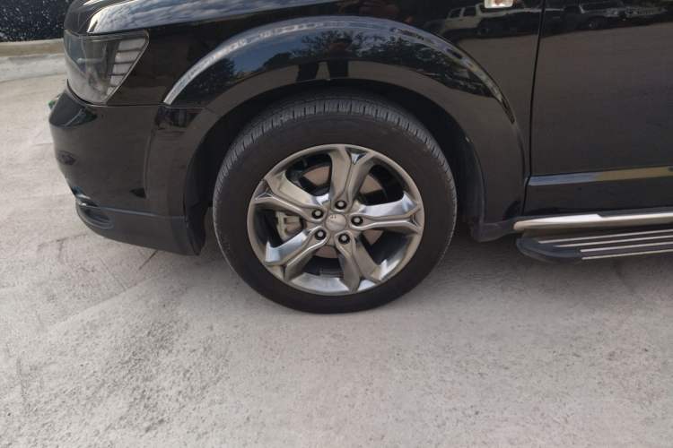 Used Dodge Journey 2016 2.4L Two-Wheel-Drive Touring Edition Left Front Wheel Hub