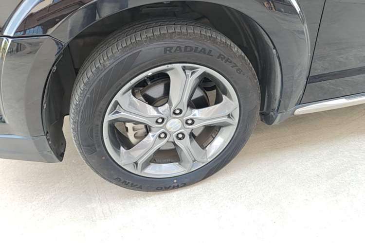 Used Dodge Journey 2016 2.4L Two-Wheel-Drive Touring Edition Left Front Wheel Hub