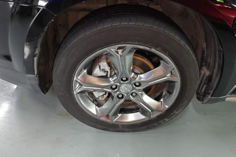 Used Dodge Journey 2016 2.4L Two-Wheel-Drive Touring Edition Left Front Wheel Hub