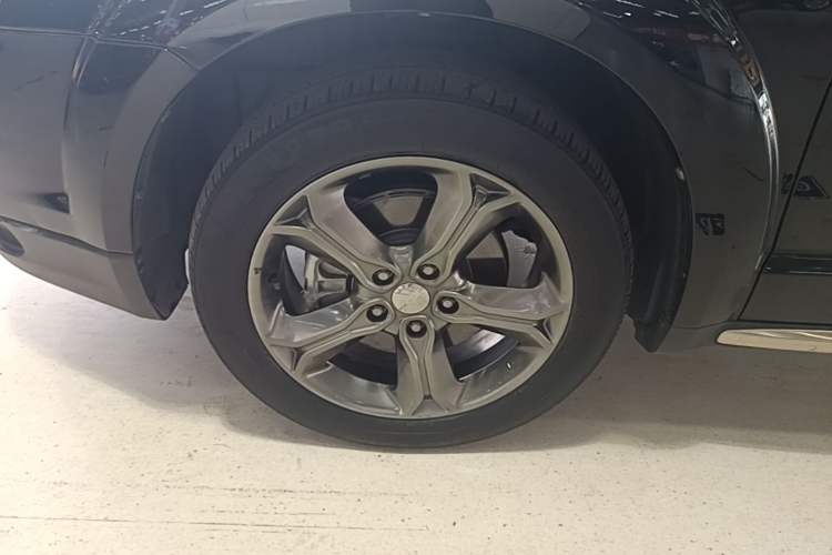Used Dodge Journey 2016 2.4L Two-Wheel-Drive Touring Edition Left Front Wheel Hub