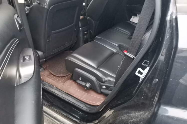 Used Dodge Journey 2016 2.4L Two-Wheel-Drive Touring Edition Left Rear Seat