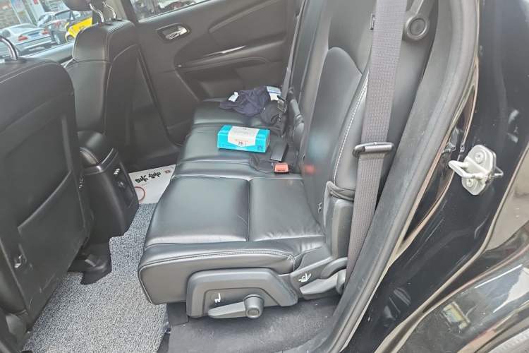 Used Dodge Journey 2016 2.4L Two-Wheel-Drive Touring Edition Left Rear Seat