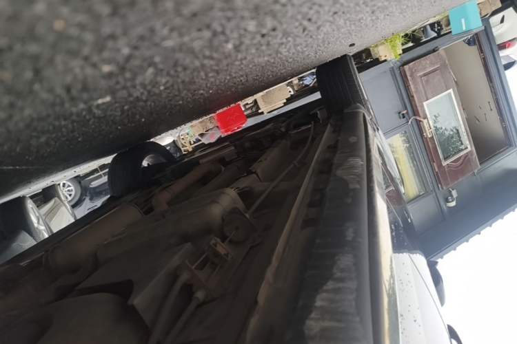 Used Dodge Journey 2016 2.4L Two-Wheel-Drive Touring Edition Left Side Sill