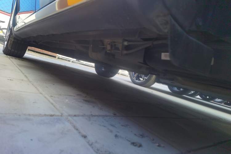 Used Dodge Journey 2016 2.4L Two-Wheel-Drive Touring Edition Left Side Sill
