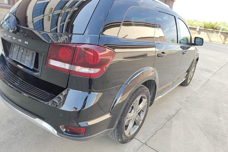 Used Dodge Journey 2016 2.4L Two-Wheel-Drive Touring Edition Rear Right 45 Deg