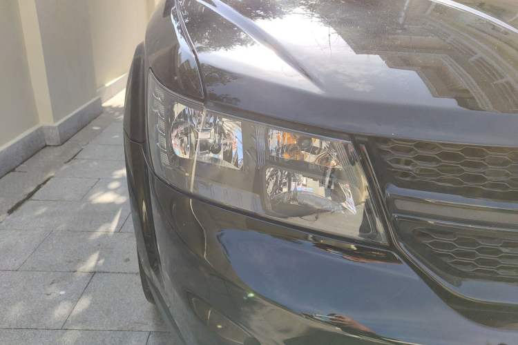 Used Dodge Journey 2016 2.0TD Four-Wheel Drive Touring Edition Right Front Headlight