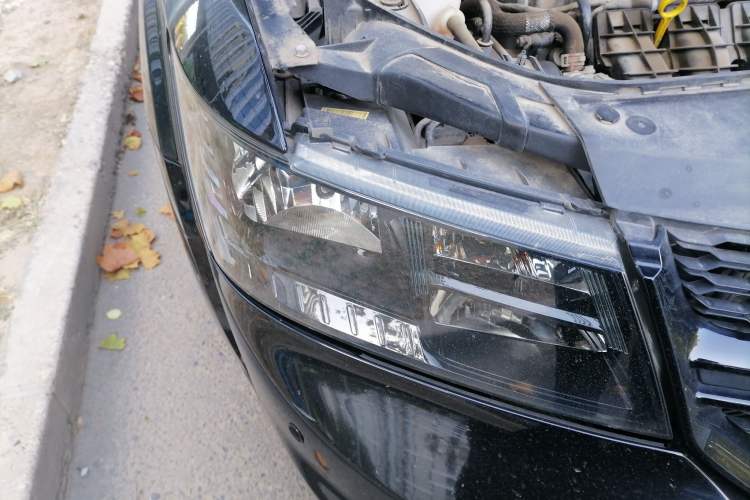 Used Dodge Journey 2016 2.4L Two-Wheel-Drive Touring Edition Right Front Headlight