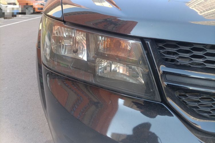 Used Dodge Journey 2016 2.4L Two-Wheel-Drive Touring Edition Right Front Headlight