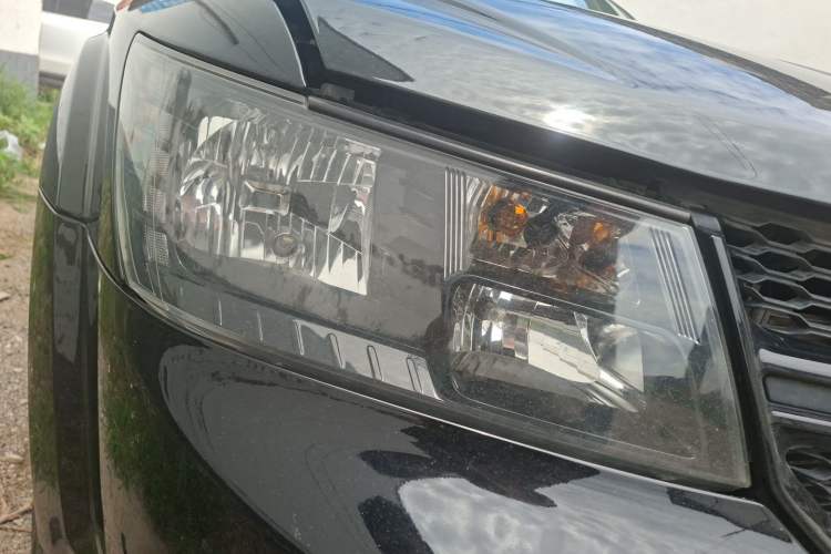 Used Dodge Journey 2016 2.4L Two-Wheel-Drive Touring Edition Right Front Headlight