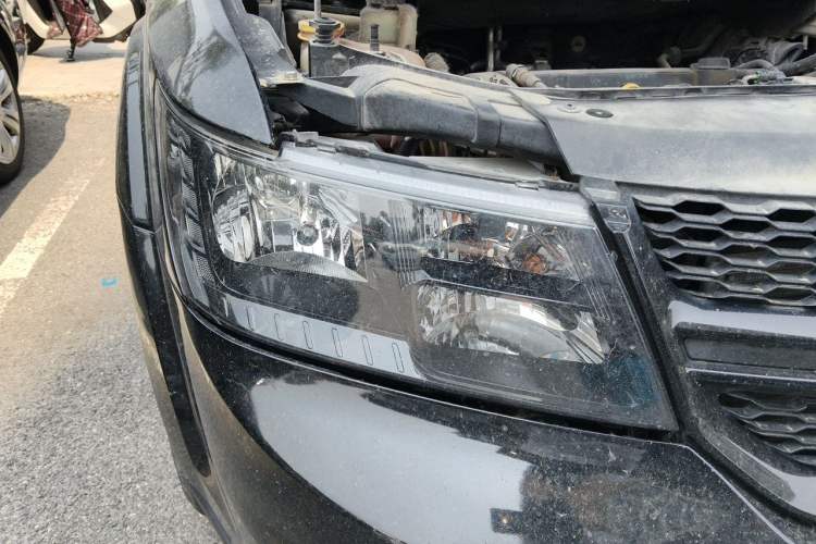 Used Dodge Journey 2016 2.4L Two-Wheel-Drive Touring Edition Right Front Headlight