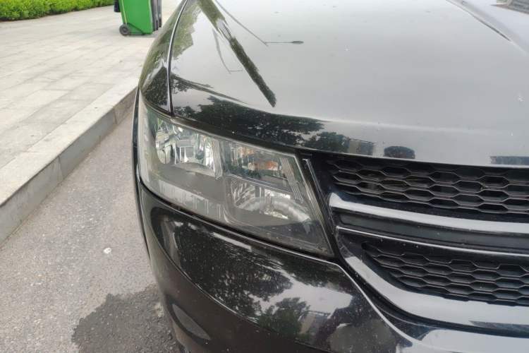 Used Dodge Journey 2016 2.4L Two-Wheel-Drive Touring Edition Right Front Headlight