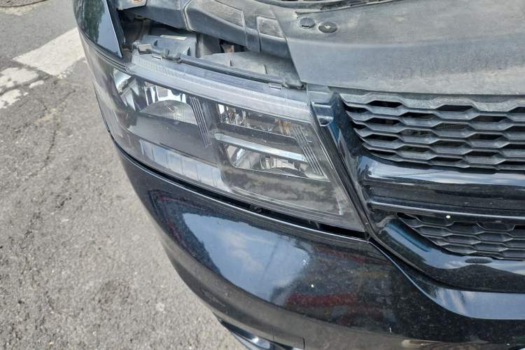 Used Dodge Journey 2016 2.4L Two-Wheel-Drive Touring Edition Right Front Headlight