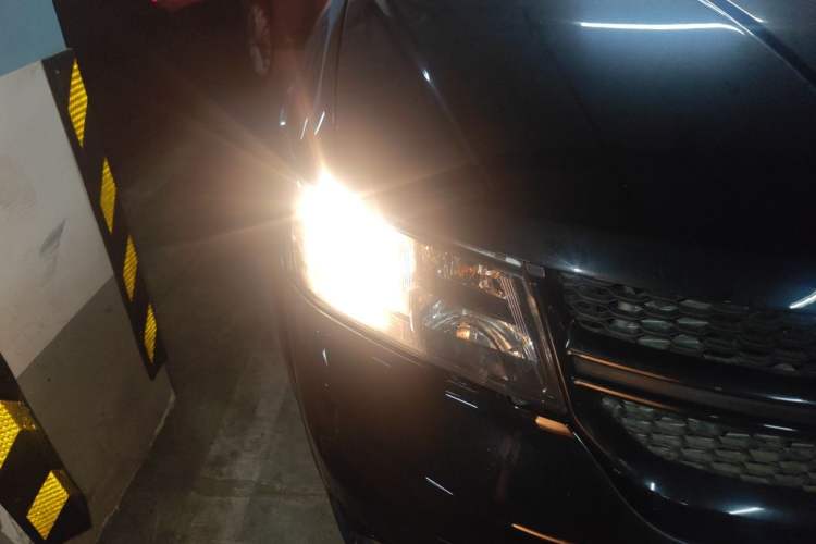 Used Dodge Journey 2016 2.4L Two-Wheel-Drive Touring Edition Right Front Headlight