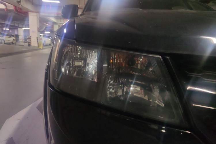 Used Dodge Journey 2016 2.4L Two-Wheel-Drive Touring Edition Right Front Headlight