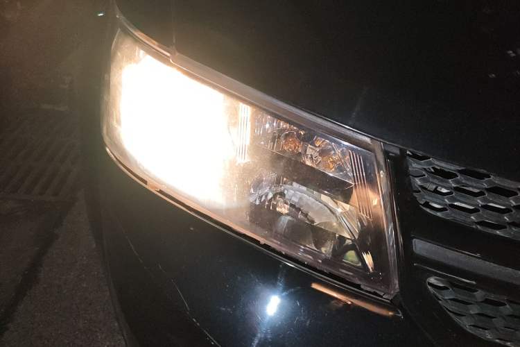 Used Dodge Journey 2016 2.4L Two-Wheel-Drive Touring Edition Right Front Headlight