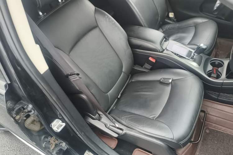 Used Dodge Journey 2016 2.4L Two-Wheel-Drive Touring Edition Right Front Seat