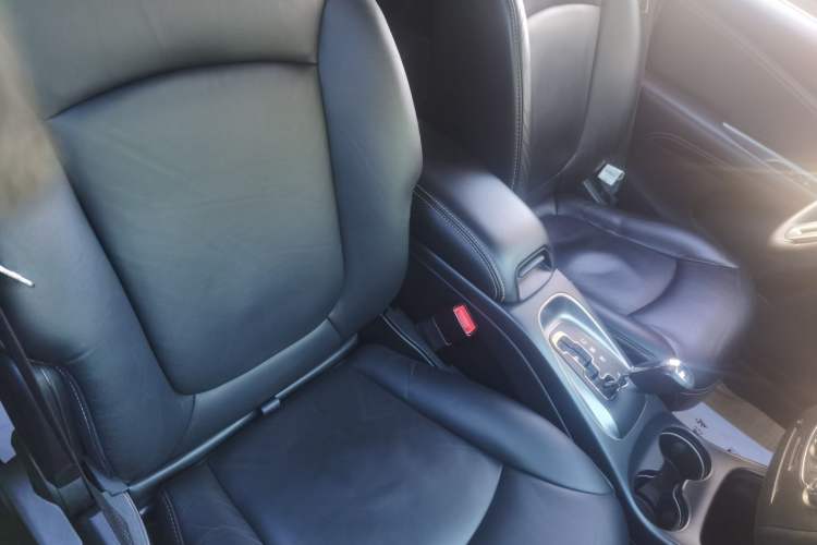 Used Dodge Journey 2016 2.4L Two-Wheel-Drive Touring Edition Right Front Seat