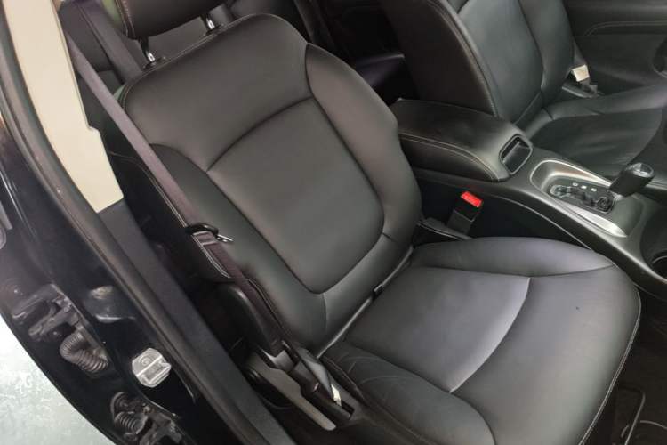 Used Dodge Journey 2016 2.4L Two-Wheel-Drive Touring Edition Right Front Seat