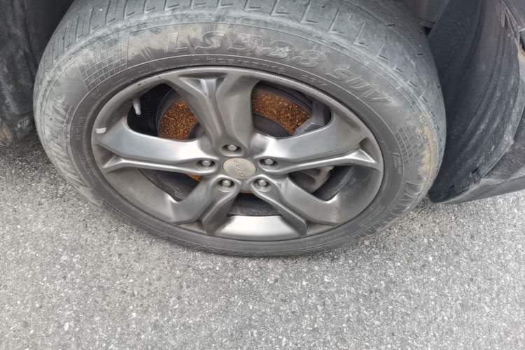 Used Dodge Journey 2016 2.4L Two-Wheel-Drive Touring Edition Right Front Wheel Hub