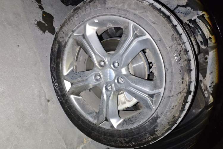 Used Dodge Journey 2016 2.0TD Four-Wheel Drive Touring Edition Right Front Wheel Hub
