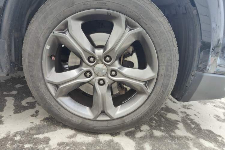 Used Dodge Journey 2016 2.0TD Four-Wheel Drive Touring Edition Right Front Wheel Hub