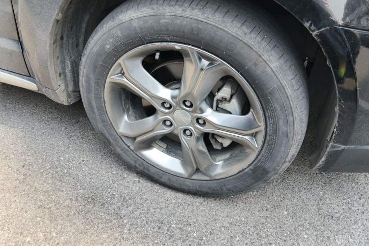 Used Dodge Journey 2016 2.4L Two-Wheel-Drive Touring Edition Right Front Wheel Hub