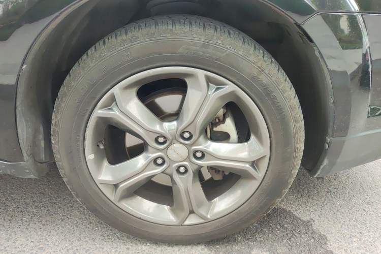 Used Dodge Journey 2016 2.4L Two-Wheel-Drive Touring Edition Right Front Wheel Hub