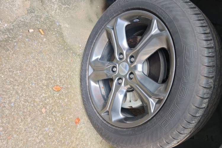 Used Dodge Journey 2016 2.4L Two-Wheel-Drive Touring Edition Right Front Wheel Hub