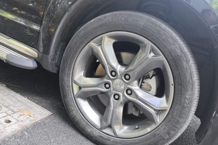 Used Dodge Journey 2016 2.4L Two-Wheel-Drive Touring Edition Right Front Wheel Hub