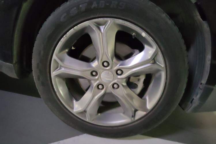 Used Dodge Journey 2016 2.4L Two-Wheel-Drive Touring Edition Right Front Wheel Hub